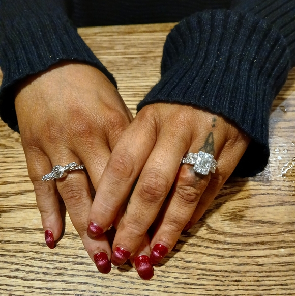 IM LIVE GUYS!!! SHARE 2, BUNDLE MORE!! - Picture 8 of 16